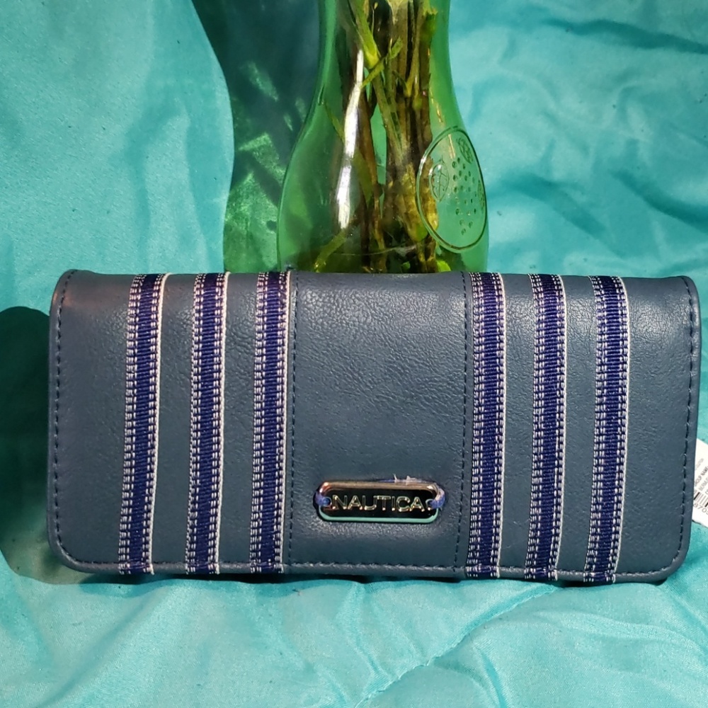 Nautica Clutch